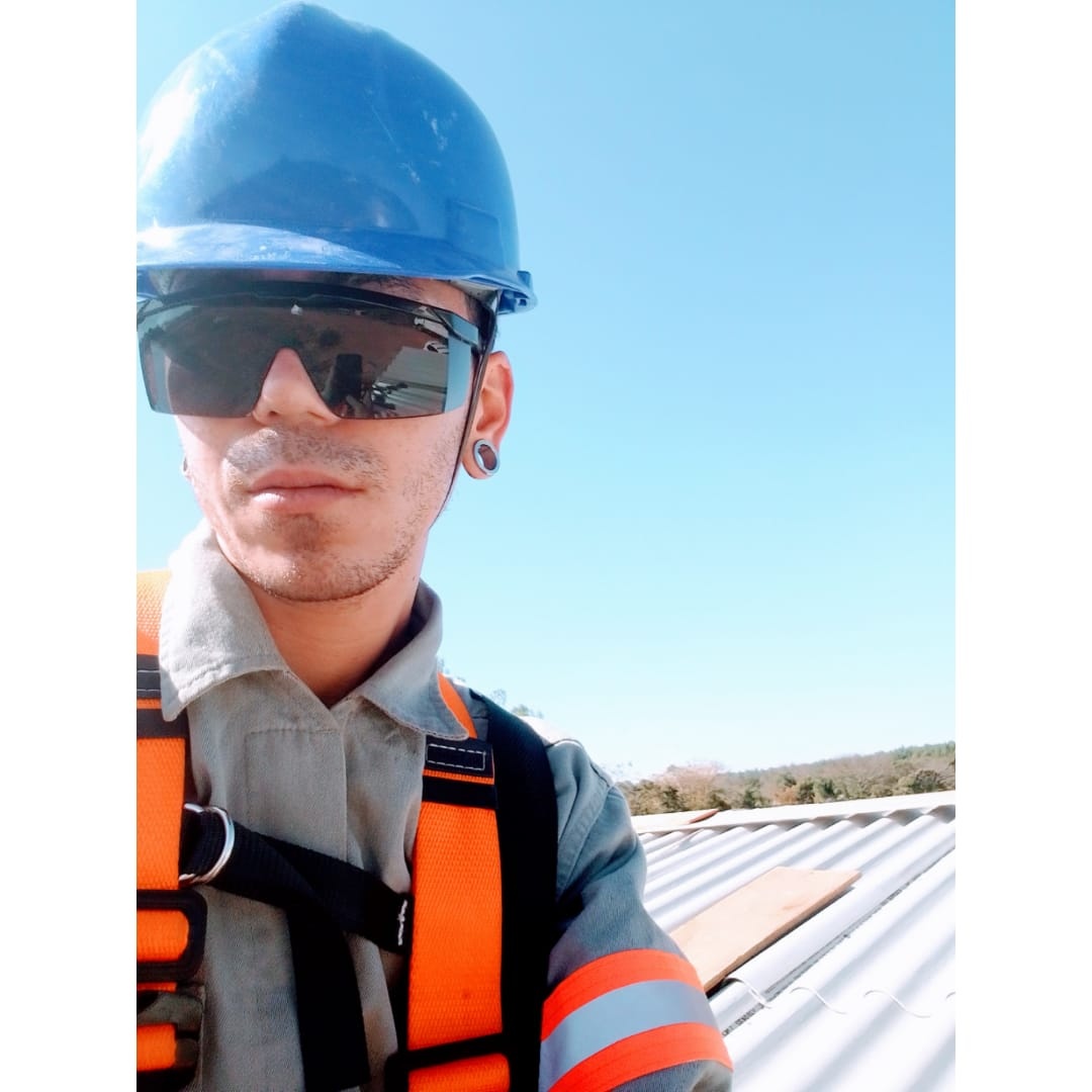 Instalação de antena Starlink no Lago Norte, Brasília DF – dish fixado em mansão com grande lote arborizado